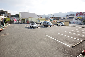 ハートホールさわら館内風景駐車場1